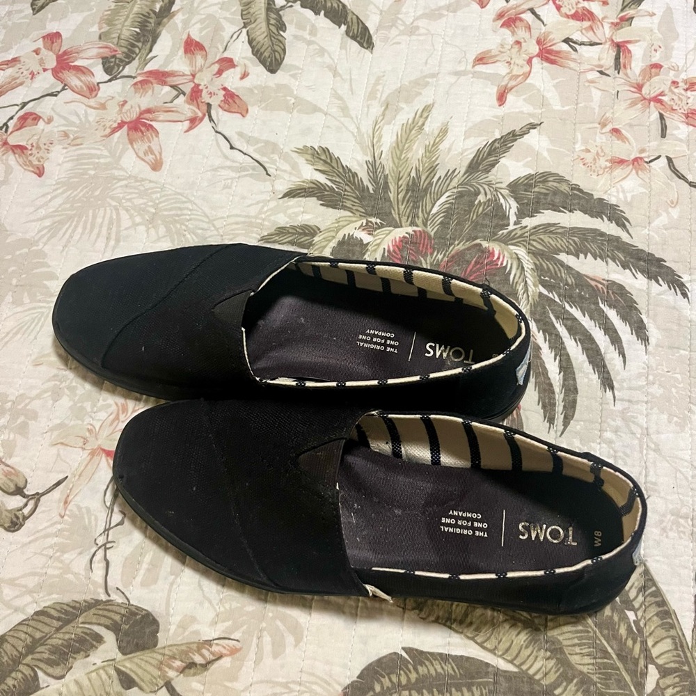 TOMS Women’s Classic The Venice Collection Black Slip On Size 8